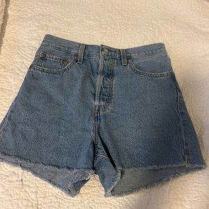 Levi’s Ribcage Shorts
